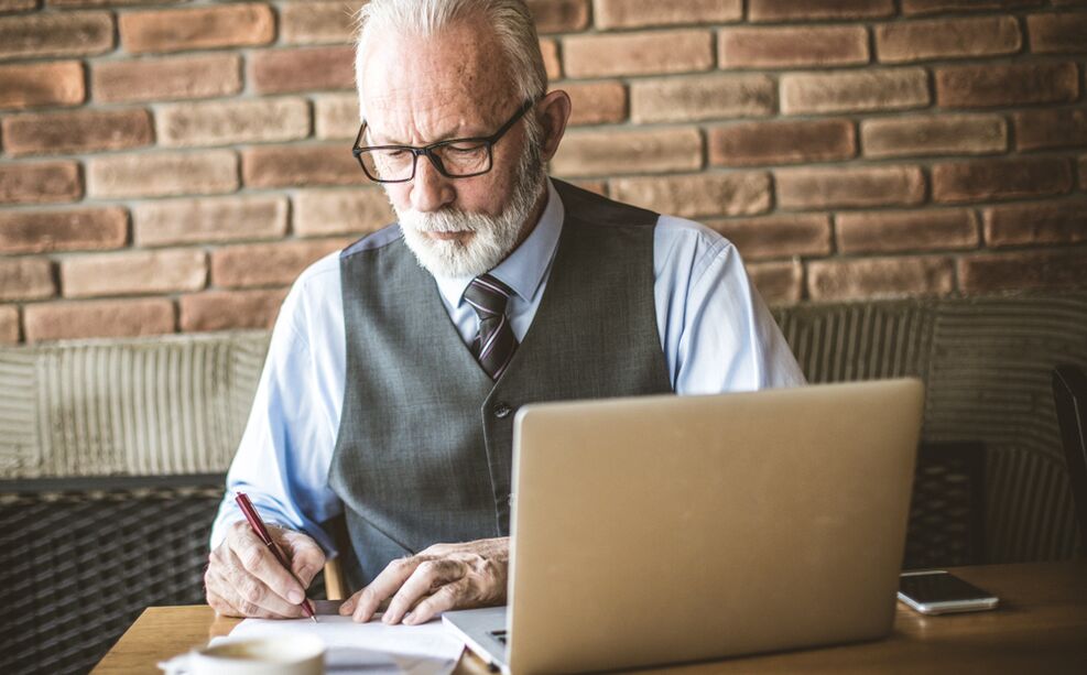 egy férfi hosszú távú jelenléte a számítógépnél prosztata adenomát okozhat